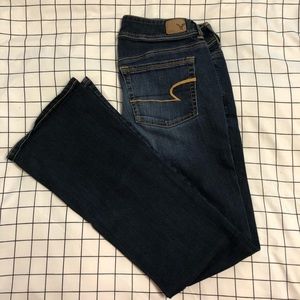 AMERICAN EAGLE KICK BOOT JEANS